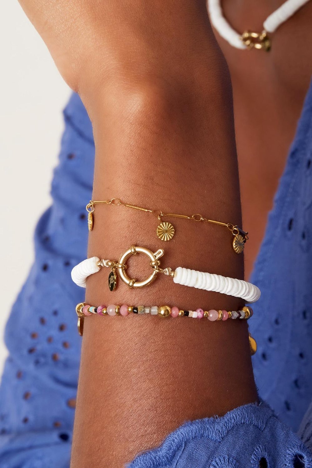 Bracelet with circle charm Gold Color Stainless Steel h5Picture2